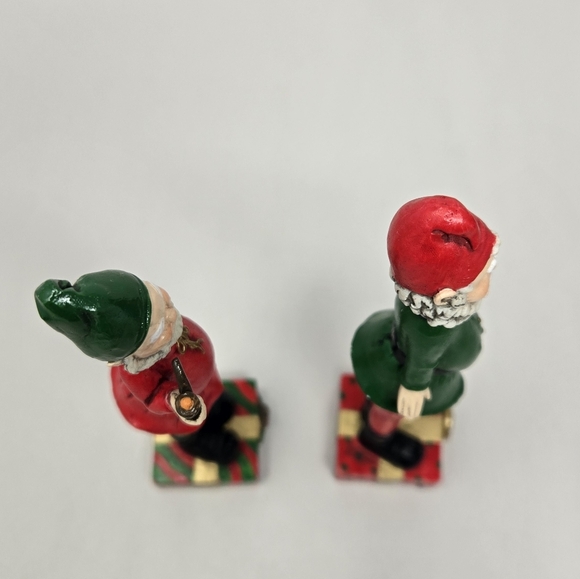 Christmas Decoration Two Santas Resin Standing On Presents 6 Inches Holiday - Picture 6 of 9